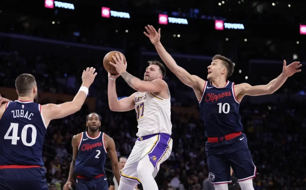 Luka brilla con 29 puntos y LeBron suma 17 en la segunda vencimiento consecutiva de los Lakers sobre Clippers