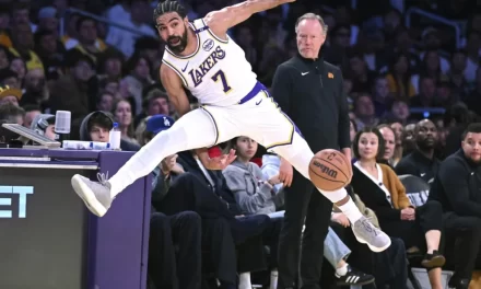 Los Lakers rompen ráfaga de cuatro derrotas con triunfo sobre los Suns