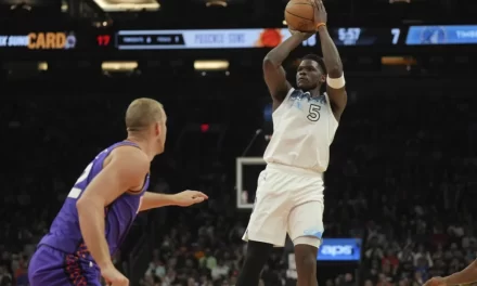 Edwards brilla con 44 puntos y Randle aporta en su regreso para la trofeo de los Timberwolves sobre Suns