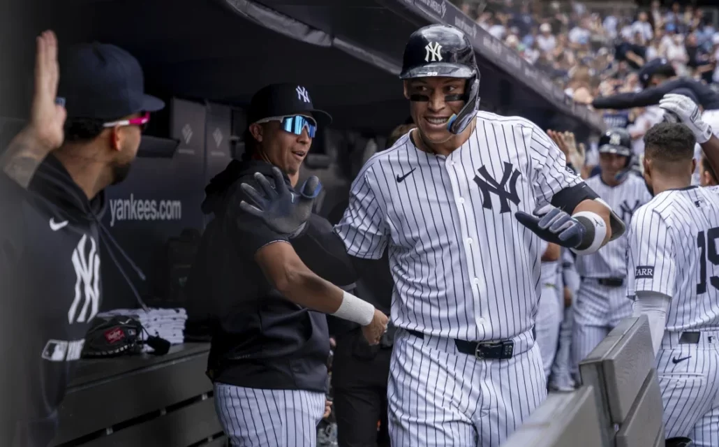 Judge conecta tres de los nueve jonrones de Yankees en triunfo 20-9 delante Cerveceros