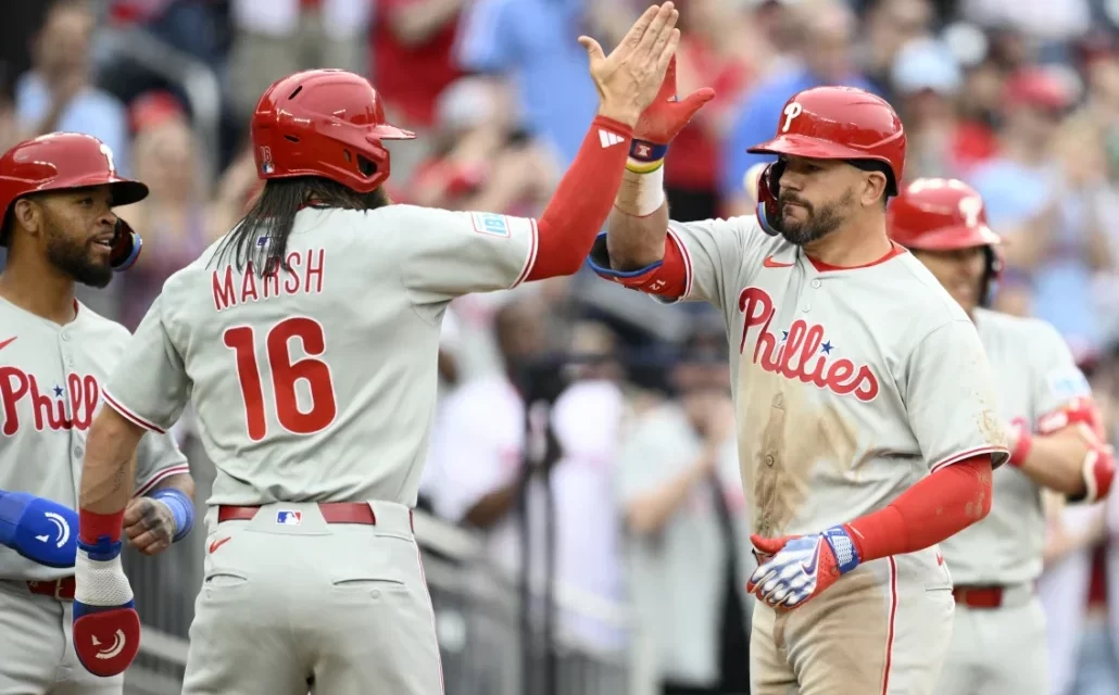 Schwarber, Stott y Marsh conectan HR’s en la conquista de los Filis 11-6 sobre los Nacionales