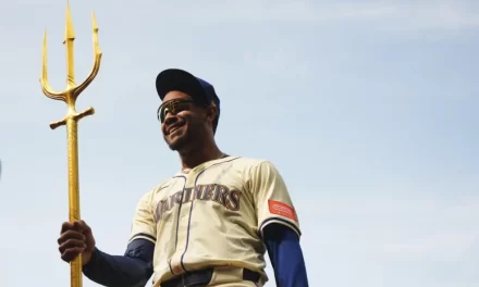 Tablazo de Julio Rodríguez da trofeo a Marineros 2-1 sobre Atléticos