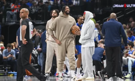 Anthony Davis regresa a la batalla con los Mavericks tras seis semanas de abandono