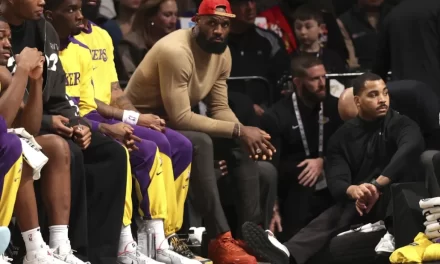 James, Hachimura y Hayes regresan a California para cobrar tratamiento y se pierden el resto de la excursión