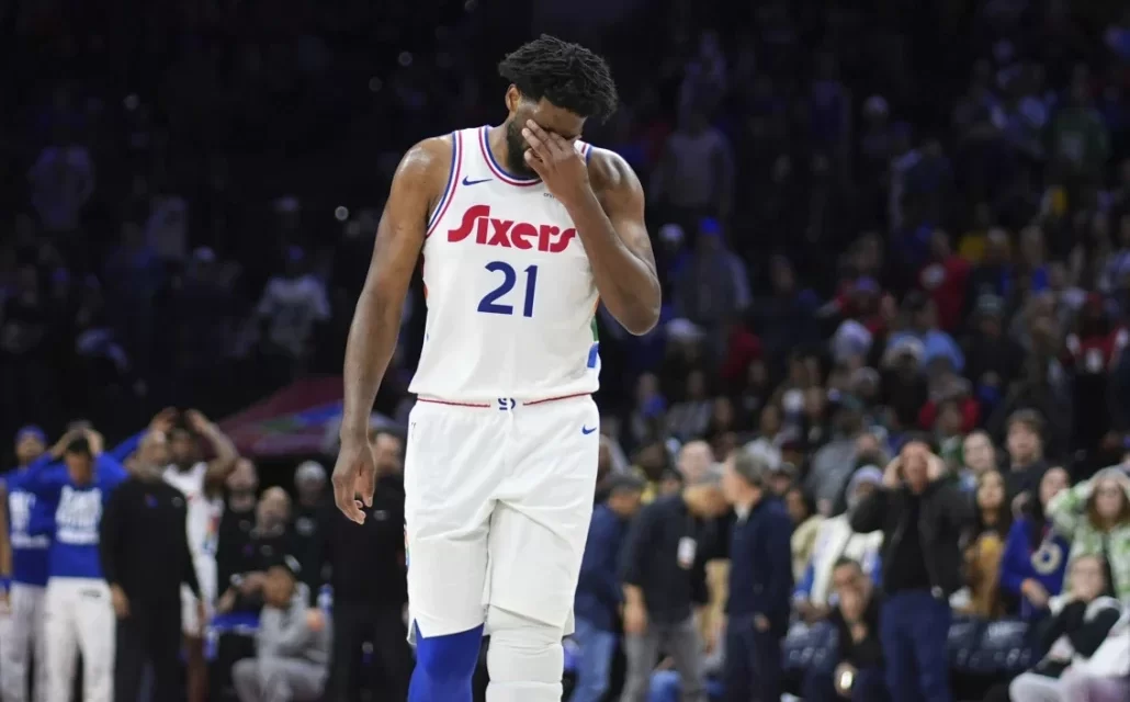 Joel Embiid se perderá el resto de la temporada para tratar y rehabilitar su rodilla izquierda