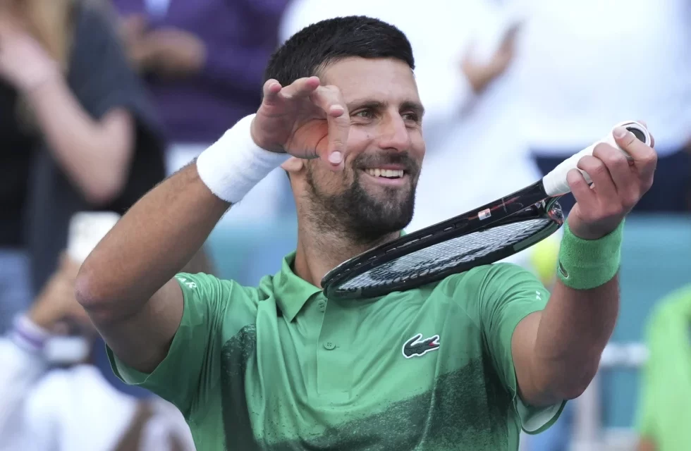 Novak Djokovic rompe el récord de victorias en Masters 1000 y avanza a octavos en Miami