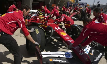 Ferrari se compromete a corregir errores tras descalificaciones de Hamilton y Leclerc en el GP de China