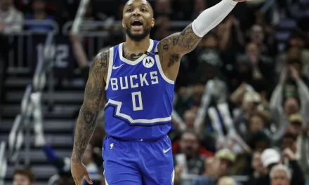 Bucks informan que Damian Lillard sufre trombosis venosa profunda en la pantorrilla derecha