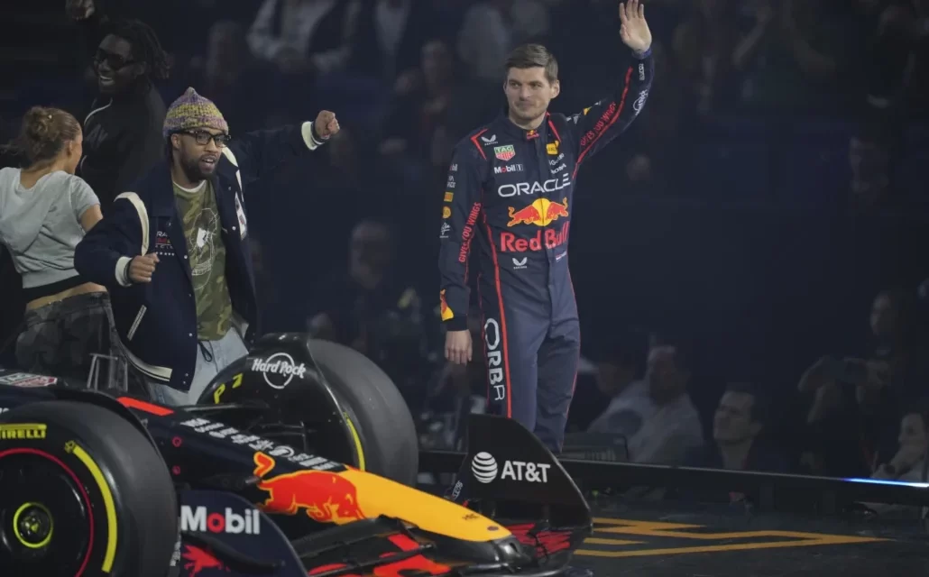 Verstappen rastreo su botellín título, Hamilton debuta en Ferrari y la F1 avista una reñida lucha