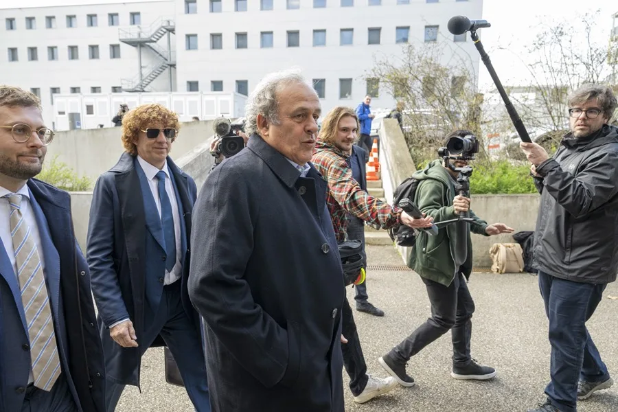 Blatter y Platini, absueltos nuevamente por la Justicia suiza en un caso de fraude