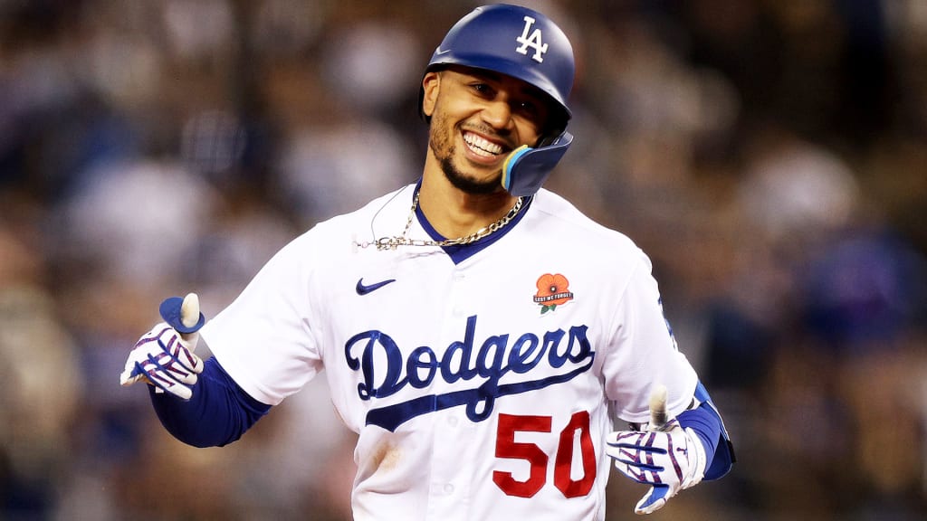 Mookie Betts sigue fuera de movimiento por enfermedad no diagnosticada