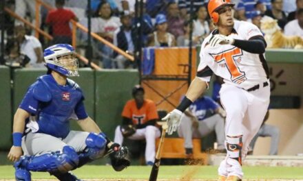 Toros del Este firman al inicialista Ronald Guzmán
