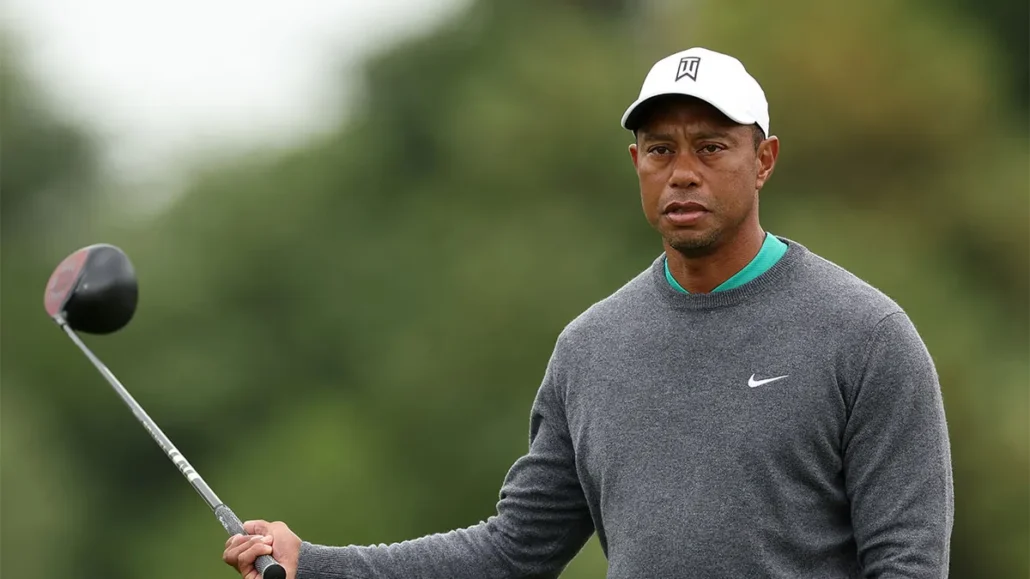 Tiger Woods deja temporalmente el golf