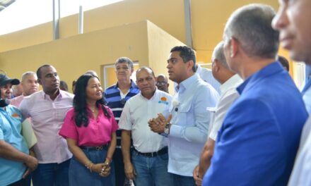 Ministro de Deportes supervisa trabajos de reconstrucción polideportivo de Las Caobas