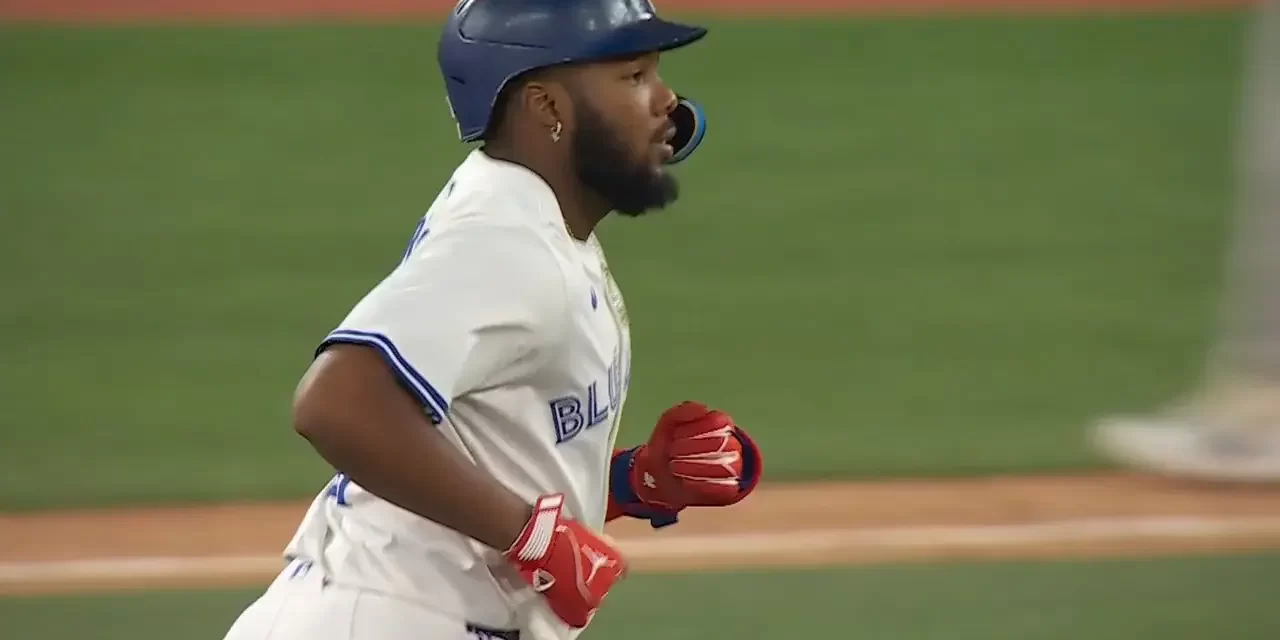 ¡Llegó el primero! Vladimir Guerrero Jr. conecta su primer HR de la temporada