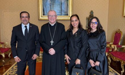 El embajador dominicano se encuentra con el Secretario de Estado del Vaticano