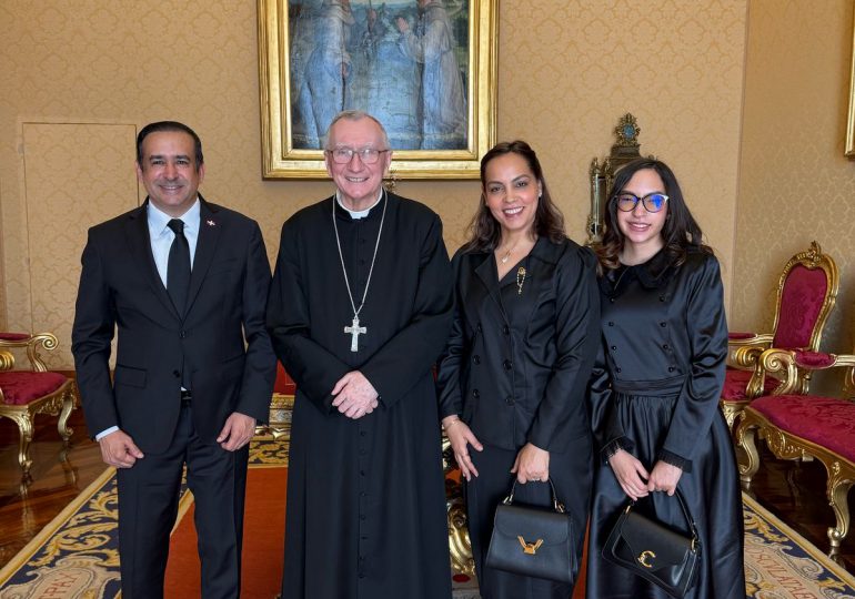 El embajador dominicano se encuentra con el Secretario de Estado del Vaticano