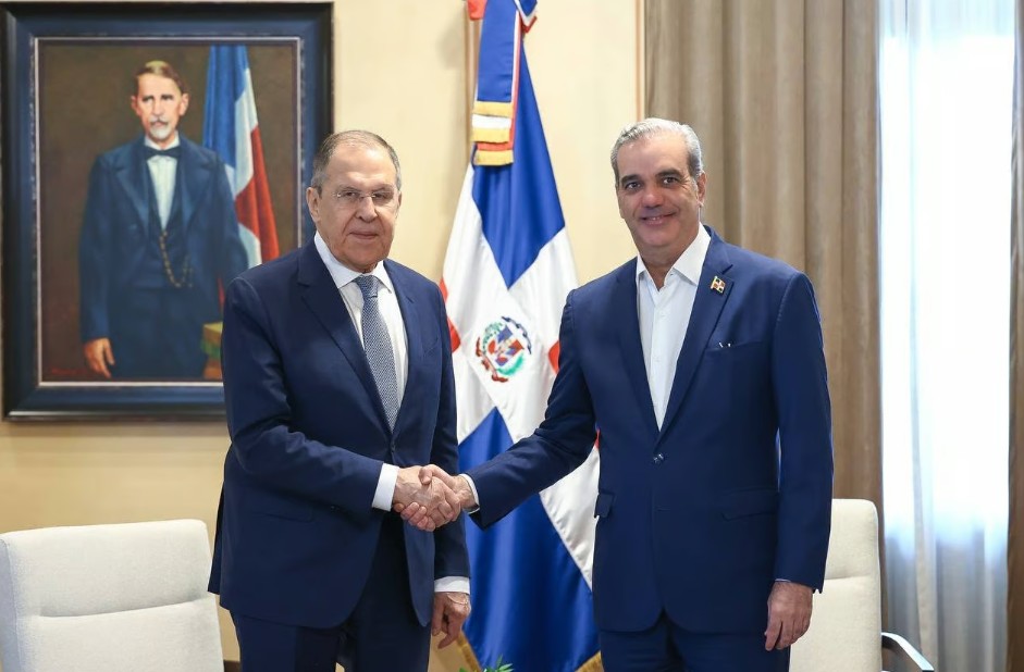 El ministro de Relaciones Exteriores ruso, Lavrov, se reúne al presidente Abinader