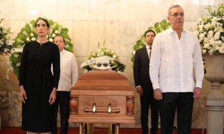 El presidente Abinader y la primera dama asisten a homenaje a Rubby Pérez