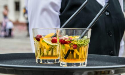 Gobierno para difundir un aumento salarial del sector turístico en junio