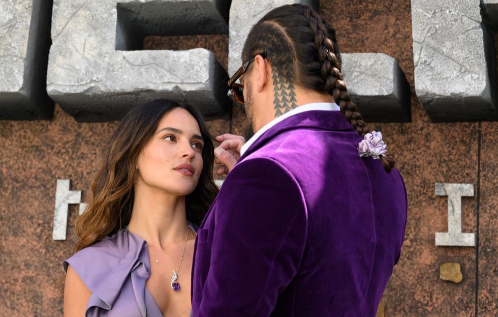 Adria Arjona y Jason Momoa roban toda atención con su acto sexual y ternura