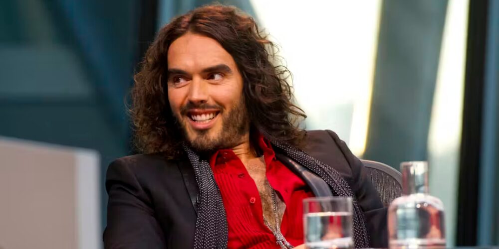 El actor Russell Brand, dibujado de violación 4 mujeres