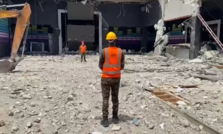 Sitio de colapso del set de chorro despejado a medida que las autoridades comienzan los esfuerzos de restauración