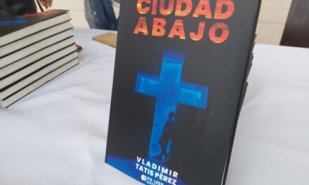 El escritor Tatis Pérez presenta su ejemplar «Ciudad Abajo», donde relata los conflictos urbanos de la República Dominicana y España