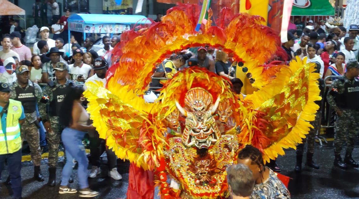 La copia bendiga el desfile del carnaval en Santo Domingo Norte 2025