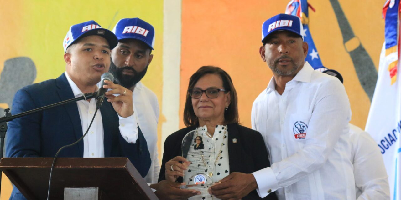 AIBI presenta proyectos a las autoridades y entrenadores de Peravia