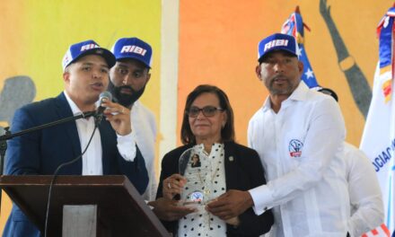 AIBI presenta proyectos a las autoridades y entrenadores de Peravia