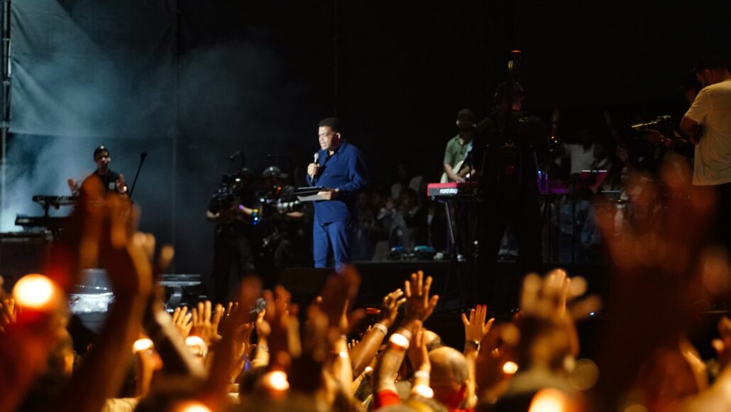 Escenario del estadio de Quisqueya de Faith and Hope con concierto