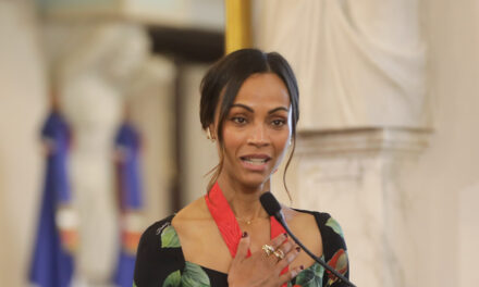 Zoe Saldaña dona US$2.500 al mes para apoyar a la tribu de James Van Der Beek