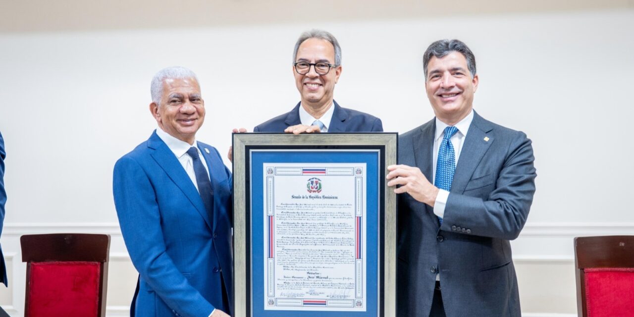 El Senado reconoce la trayectoria del poeta y escritor José Mármol