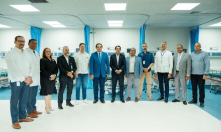 Ministro de entrega Bonilla Dominio de emergencia del Hospital Regional de la Universidad de Cabral y Báez en Santiago