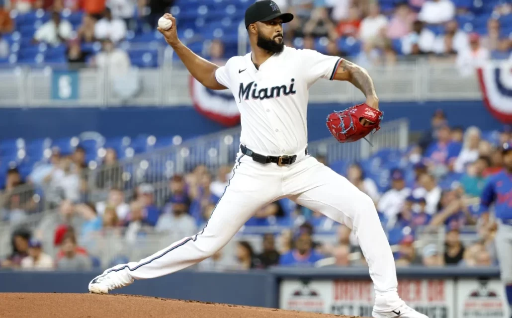 Sandy Alcántara consigue su primera triunfo desde 2023 en triunfo de Marlins sobre Mets
