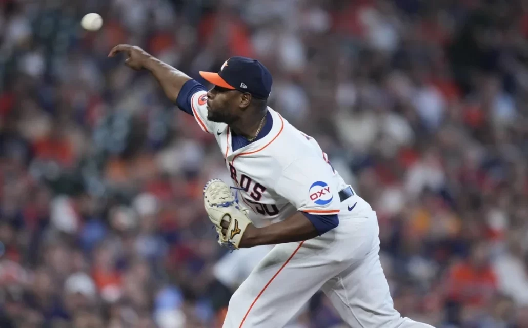 Angelinos firman convenio de ligas menores con el relevista dominicano Héctor Neris