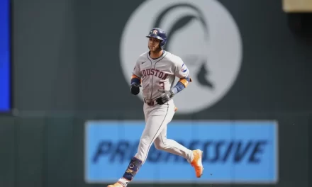 Walker y Peña conectan jonrones, Rodgers impulsa tres y Astros vencen 5-2 a Mellizos