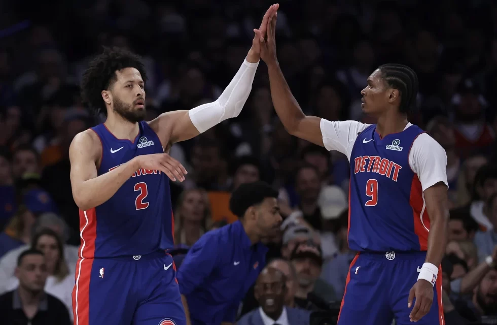 Pistons vencen 106-103 a Knicks y extienden la serie de primera ronda