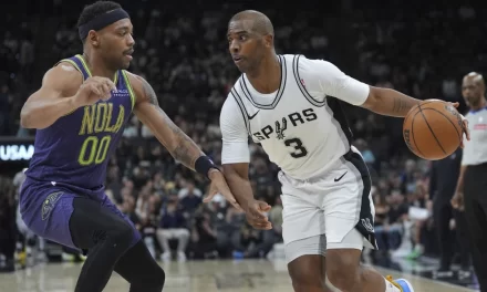 Chris Paul hace historia en su temporada 20: juega los 82 partidos con los Spurs
