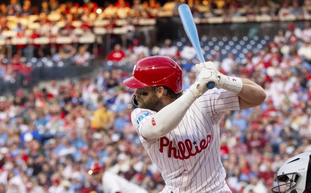 ¡Es chaval! Bryce Harper revela el sexo de su cuarto hijo con un bate zarco en pleno gozne