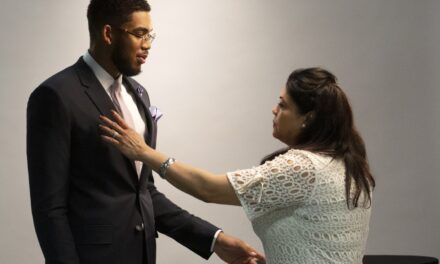 Karl Towns dedica el triunfo frente a Indiana a las madres dominicanas