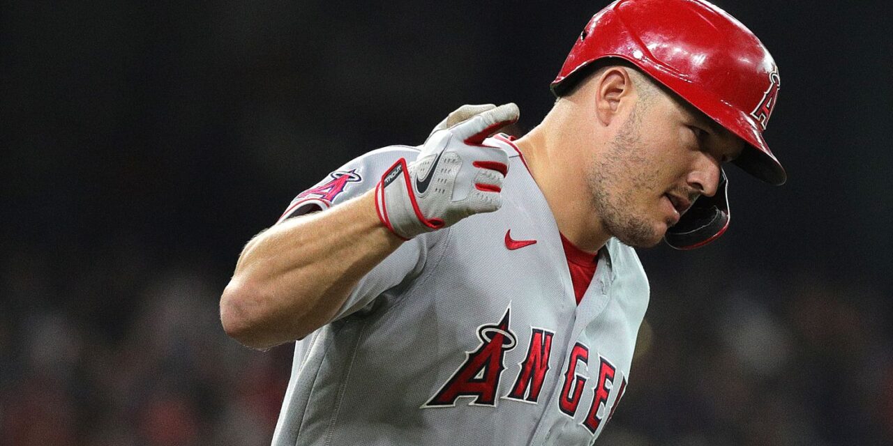 Mike Trout sufre nueva contusión en la rodilla y va a la relación de lesionados