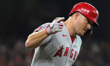 Mike Trout sufre nueva contusión en la rodilla y va a la relación de lesionados