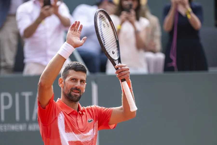 Djokovic remonta en presencia de Hurkacz y amarra su título 100