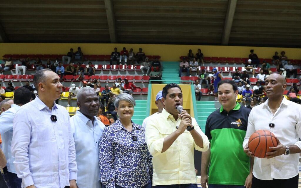 Ministro de Deportes inaugura remozado multiuso Rolando Ramírez en San Pedro de Macorís