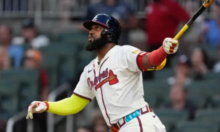 Ozuna deja en el demarcación a los Rojos tras maravilla de 10 ponches de Chris Sale