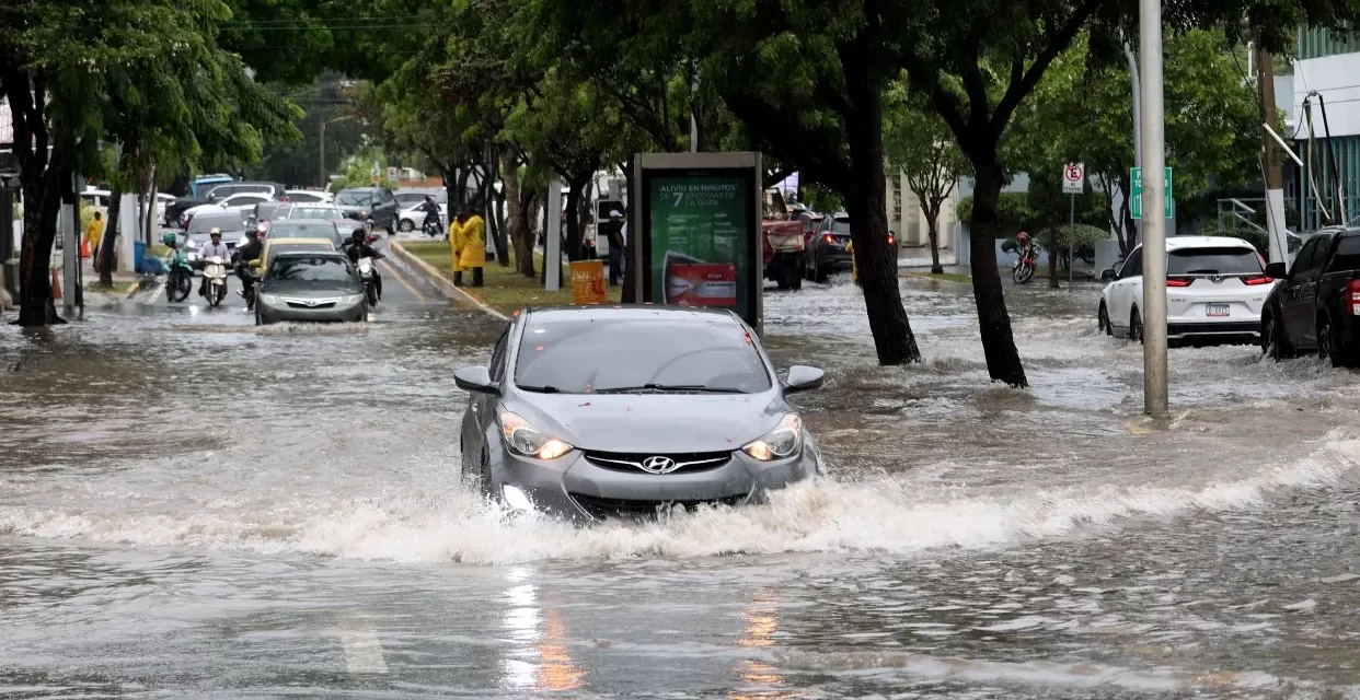 COE emite alerta roja para cuatro provincias conveniente al aventura continuo