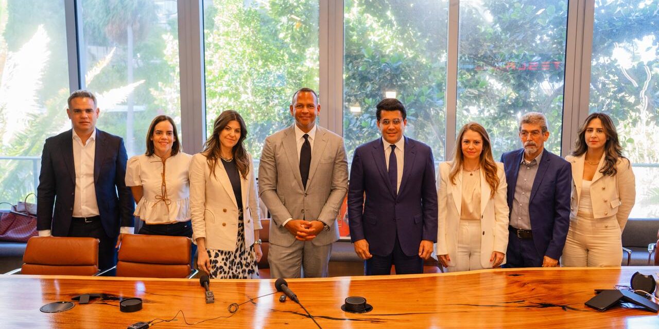 Alex Rodríguez y Collado anuncian una inversión de US $ 1 mil millones en turismo de riqueza