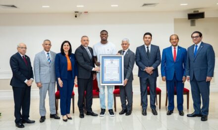 Boxeador de honores del Senado Cristian Pinales